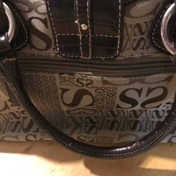 New Guess purse - Picture 3 of 6